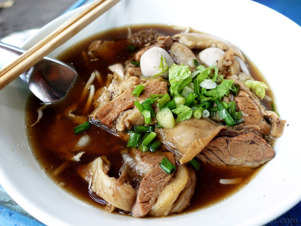 ก๋วยเตี๋ยวเนื้อเปื่อย