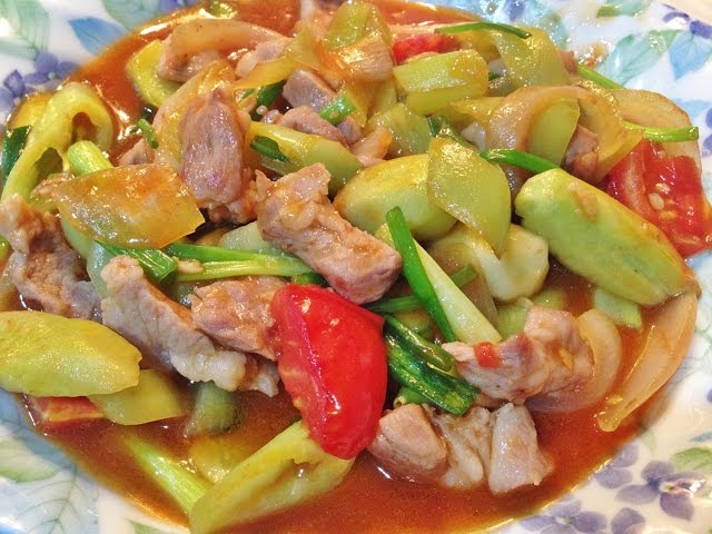 ผัดเปรี้ยวหวานแตงกวา