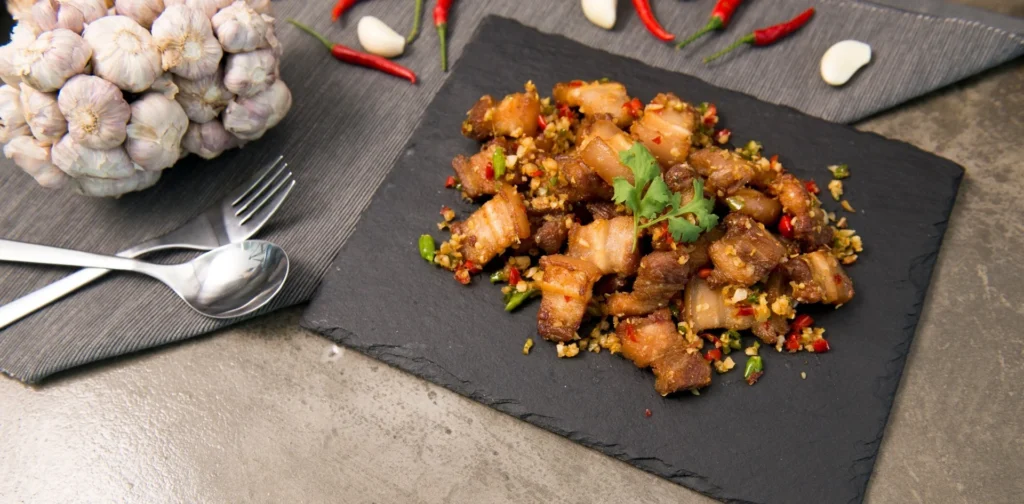 หมูสามชั้นคั่วพริกเกลือ