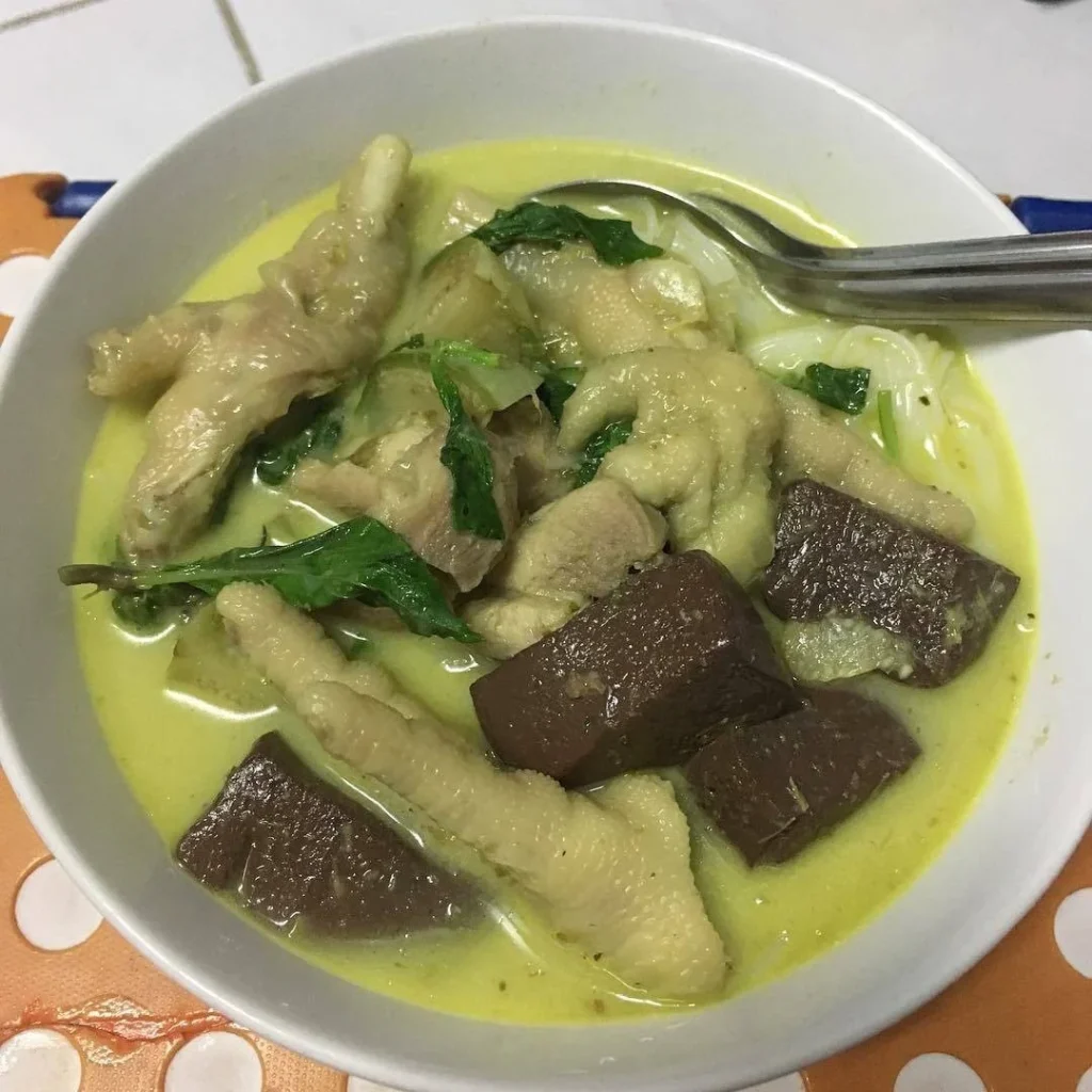 แกงเขียวหวานไก่ใส่เลือด