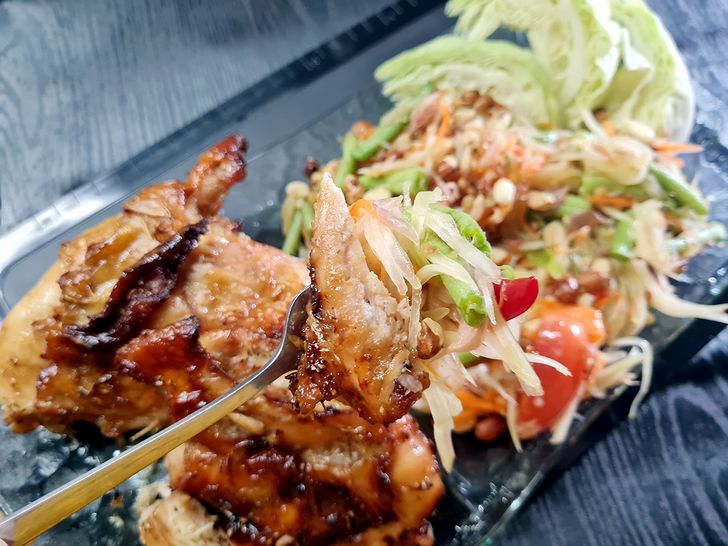 ไก่ย่างส้มตำ